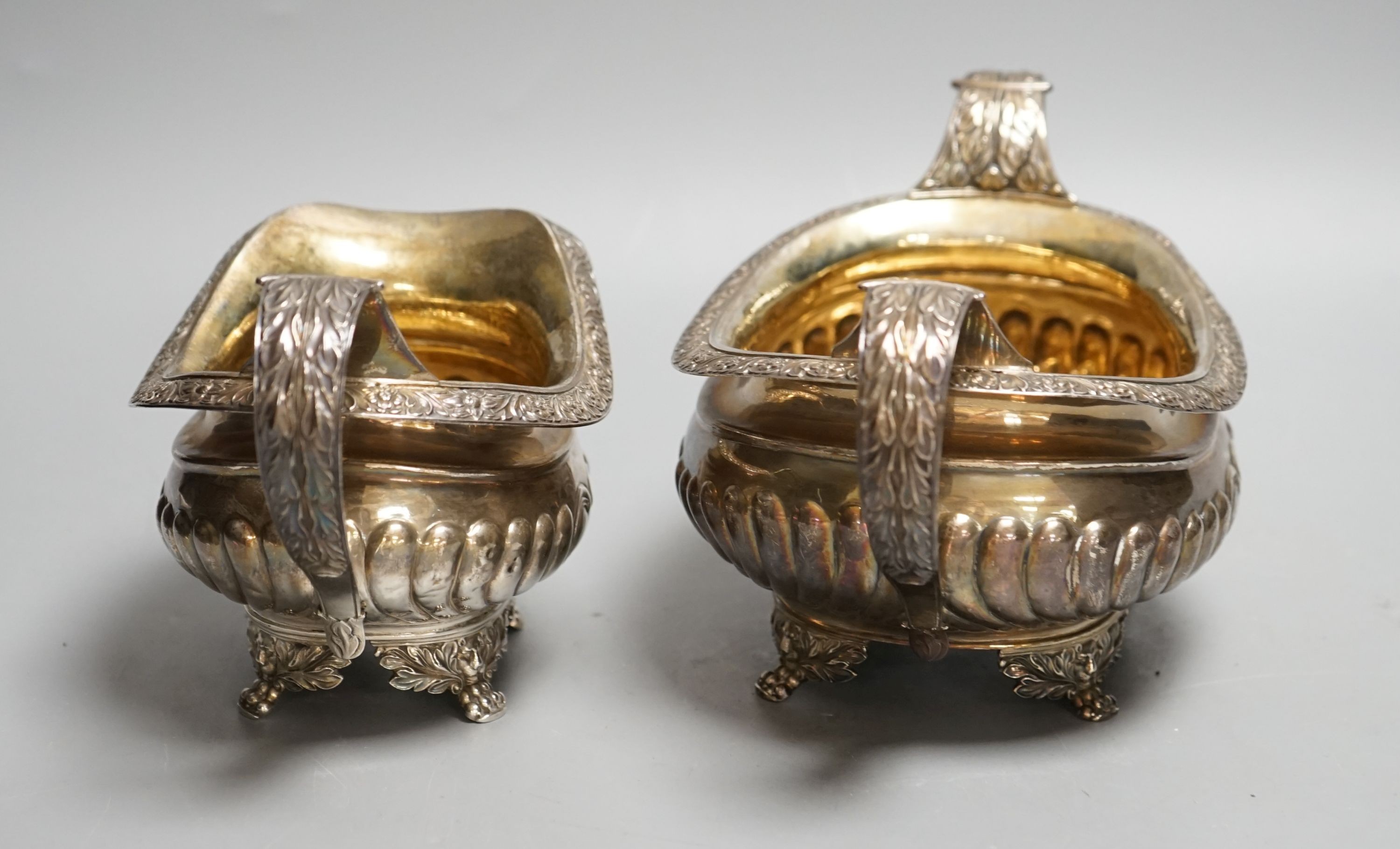 A late George III silver sugar bowl and cream jug, Robert Smeaton, Edinburgh, 1819, gross 19oz.